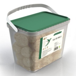 Henry Bell Fat Balls are a staple feed, easy to use and are highly nutritious.